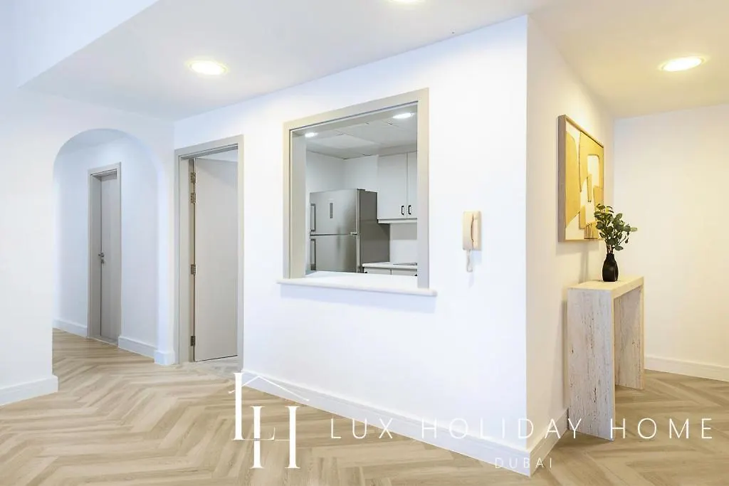 Lux The Premium Dubai Eye View Suite