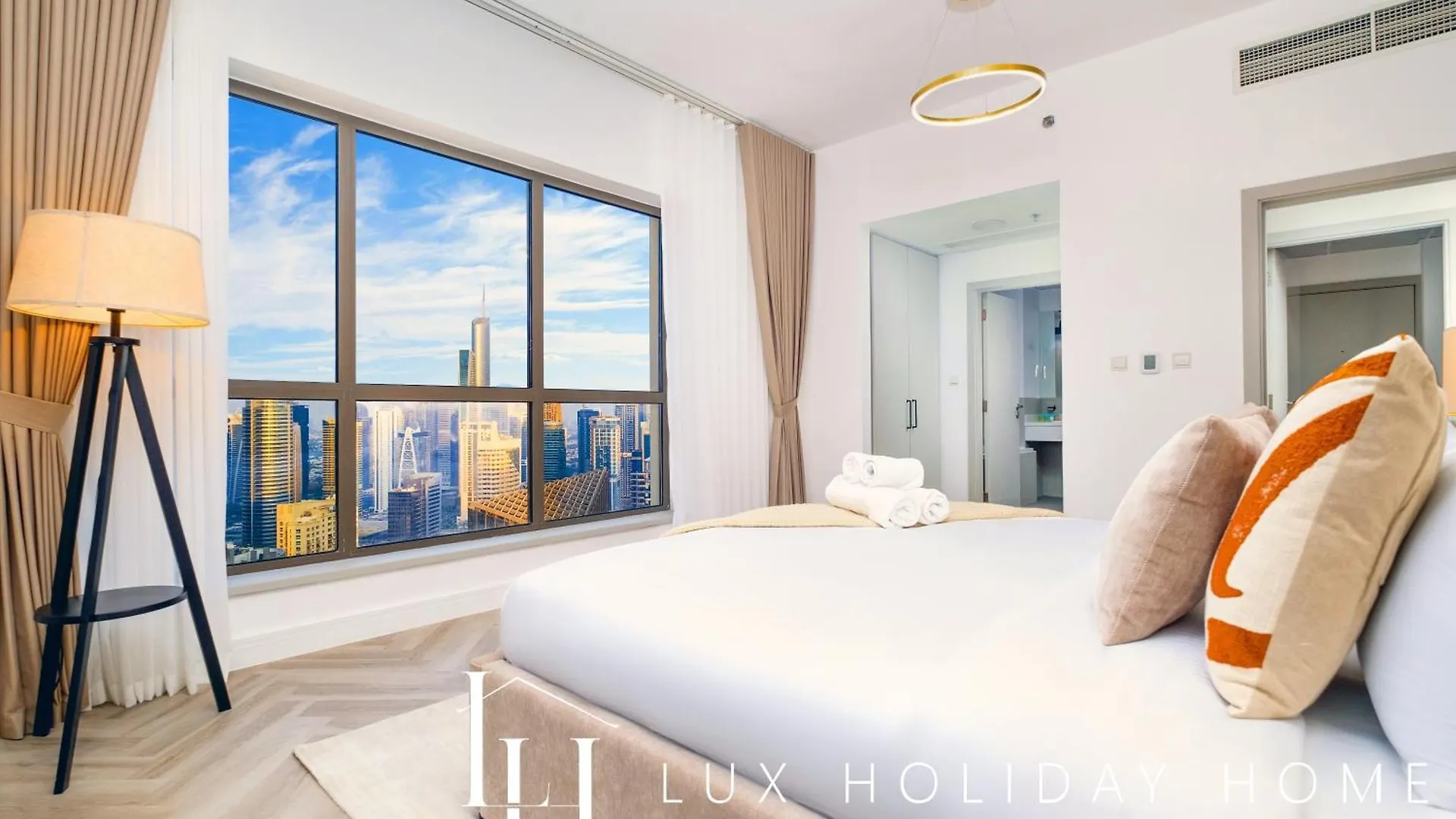 Lux The Premium Dubai Eye View Suite Апартаменты
