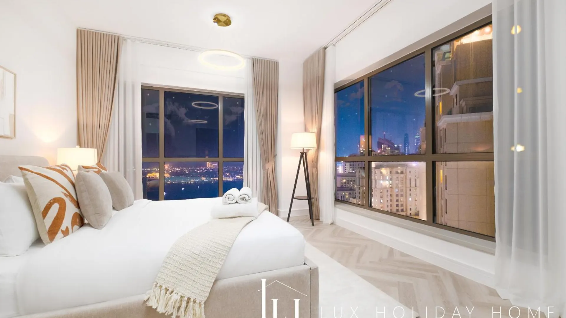 Lux The Premium Dubai Eye View Suite 0*,