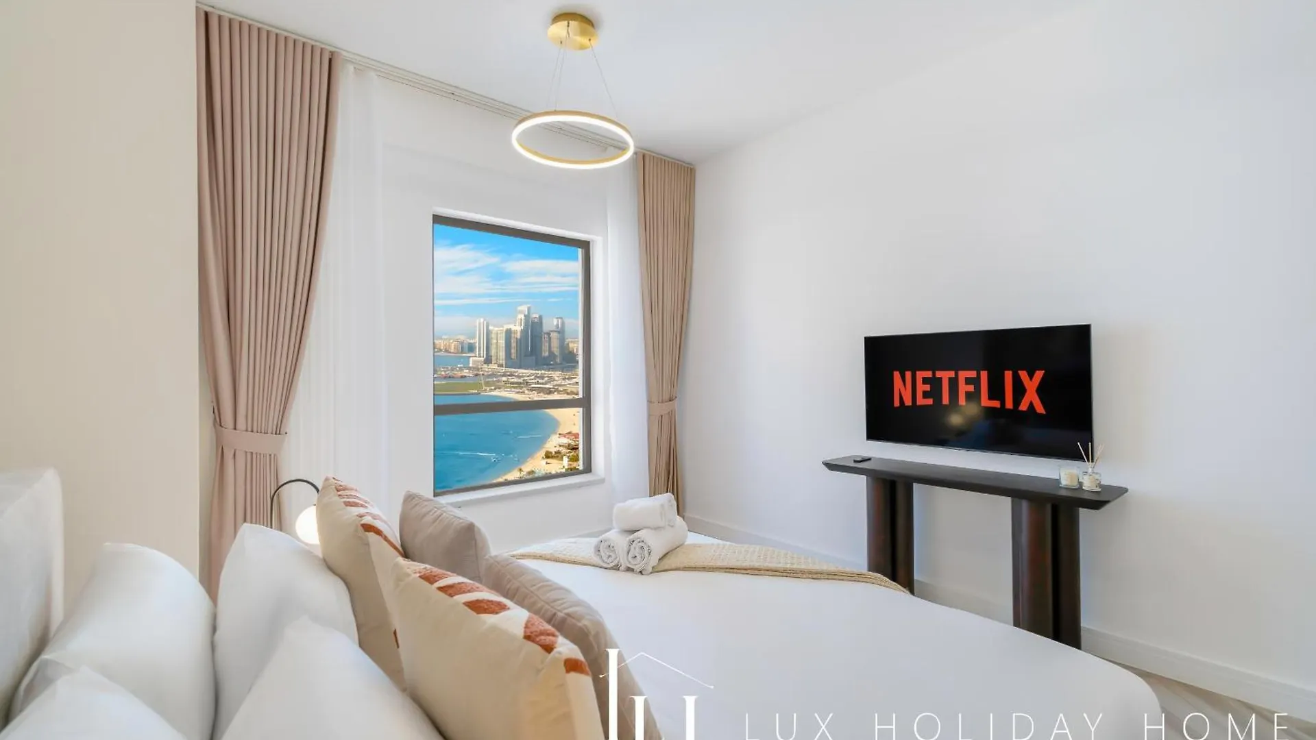 Lux The Premium Dubai Eye View Suite 0*,