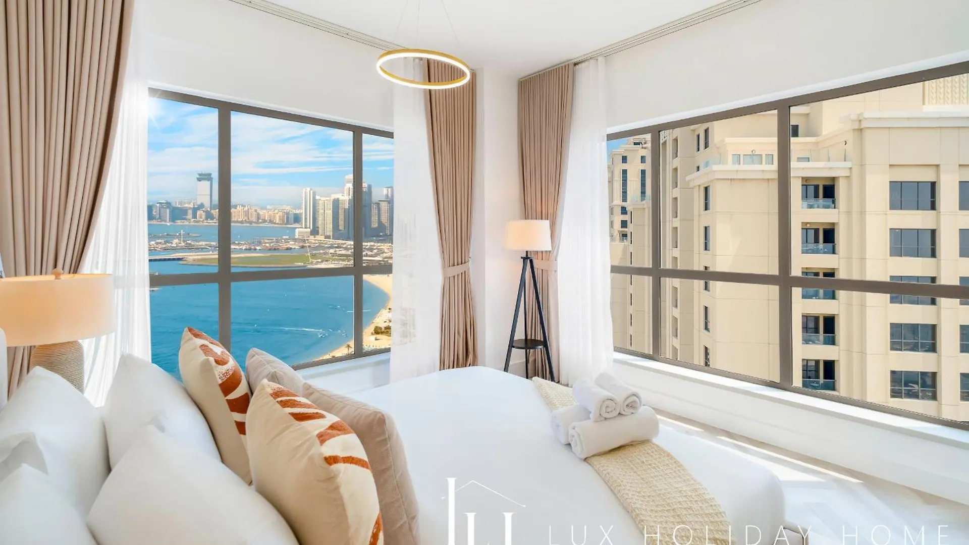 Lux The Premium Dubai Eye View Suite